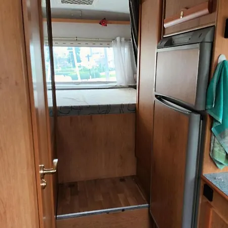 Poly Campervan Kemp Lisboa