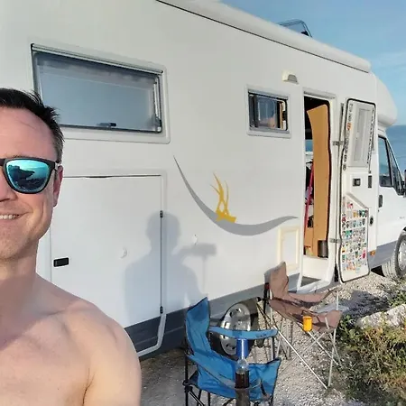 Poly Campervan Lisboa
