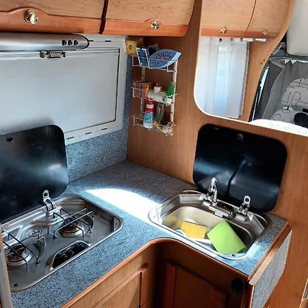 Poly Campervan Lisboa